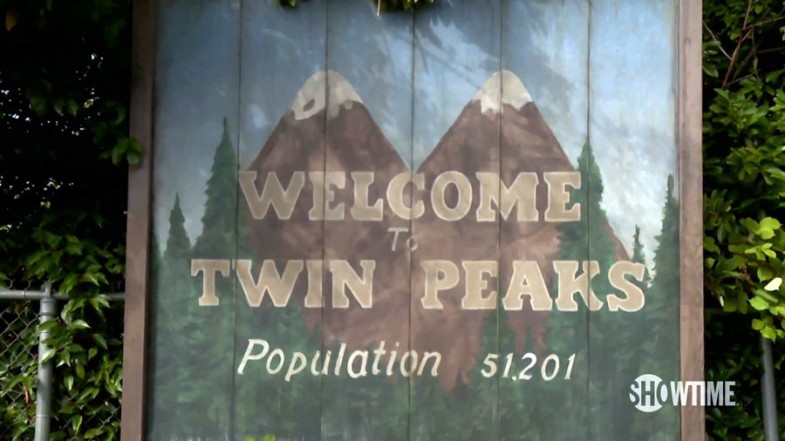 twin-peaks-teaser-welcome-to-twin-peaks-sign-785x441